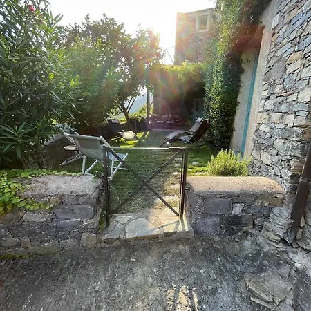 別荘 Stunning Medieval Mountain Retreat With Pool *