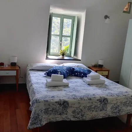 別荘 Stunning Medieval Mountain Retreat With Pool Colletta