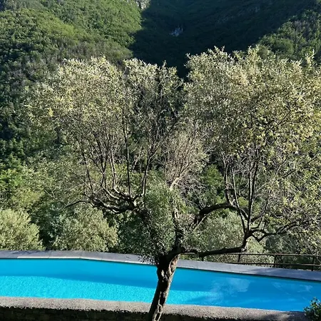Stunning Medieval Mountain Retreat With Pool 別荘