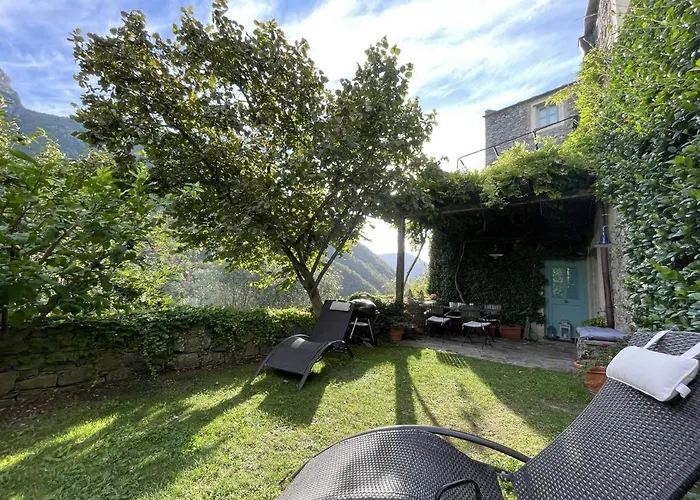 Feriehus Stunning Medieval Mountain Retreat With Pool *